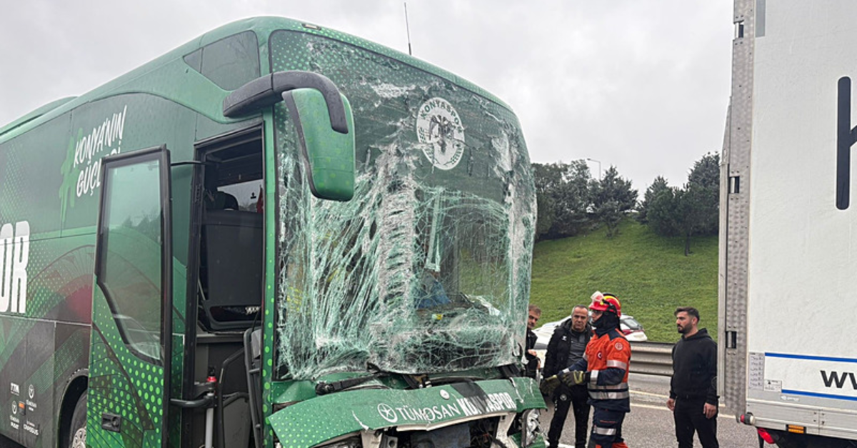 Konyaspor otobüsü kaza yaptı!