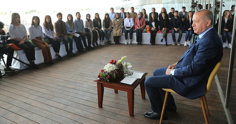 Başkan Erdoğan sosyal medyada gençlerle buluştu