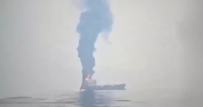 Son dakika: İran, Hürmüz Boğazı’nda bir petrol tankerini vurdu