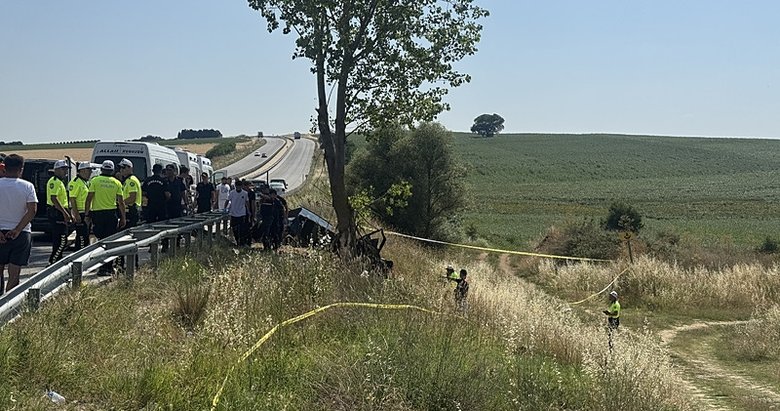 Edirne’de ağaca çarpan otomobildeki 5 kişi öldü