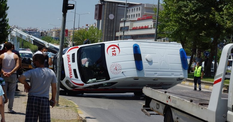 Aydın’da ambulans devrildi