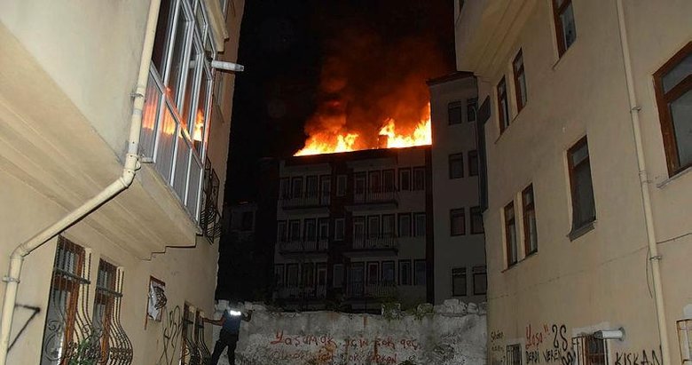 Çatı katı yangını korkuttu