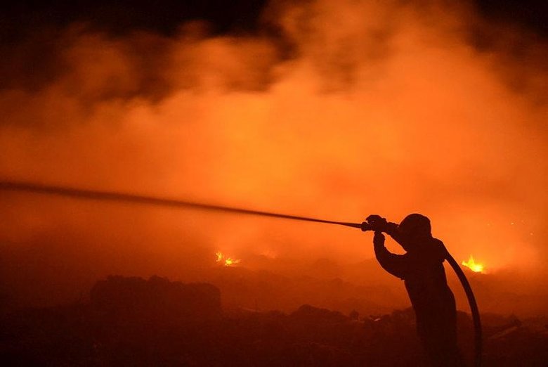 Salihli’de, şehir çöplüğünde korkutan yangın