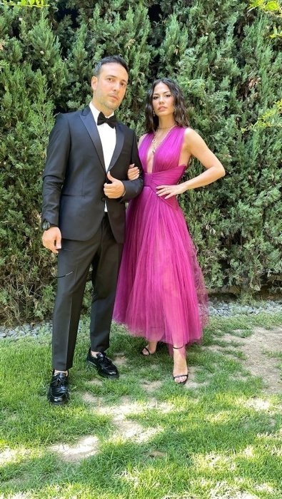 Çiçeği burnunda gelin Demet Özdemir: Yapılan yorumlar beni üzüyor!