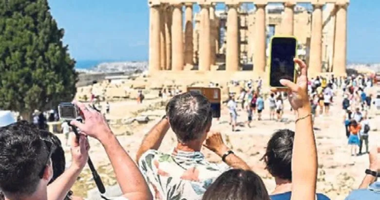 Yerli turistlerden seyahate 155 milyar lira
