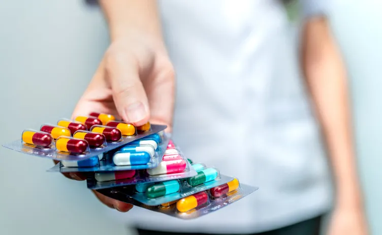 Şifa niyetine içiyorsunuz ama... Her gün vitamin hapı alanlar için korkutan uyarı!