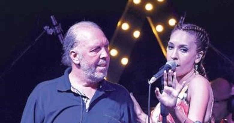 Erkoç ve yeğeni müzik ziyafeti çekti