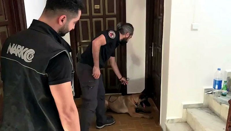 Oteli uyuşturucu imalathanesine çeviren 2 kişiye gözaltı