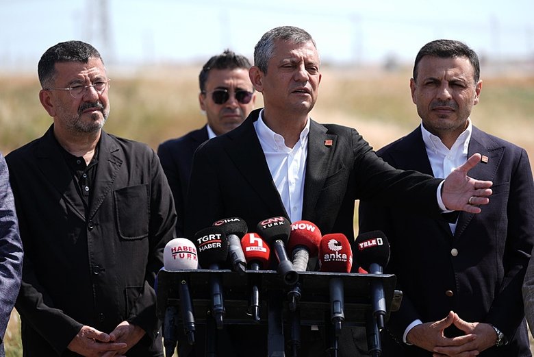 AK Parti Sözcüsü Çelik’ten Özgür Özel’e sert tepki: Savaş lobisine hizmet ediyor