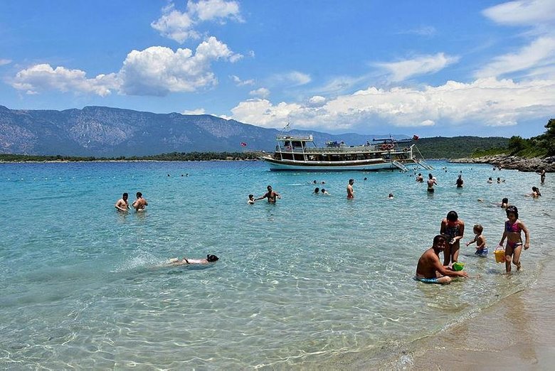 Herkes oraya akın ediyor! İncekum, tropik adayı andırıyor
