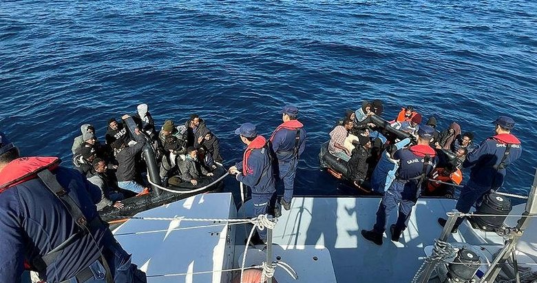İzmir’de göçmen kaçakçısı 8 kişi tutuklandı