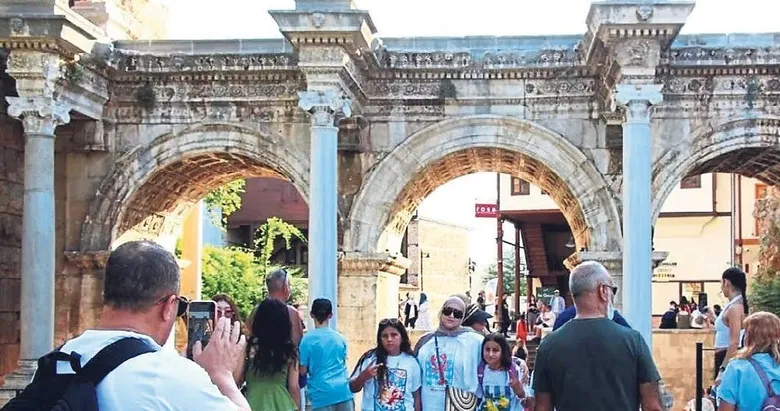Geçmis ile bugünü bulusturan kapı