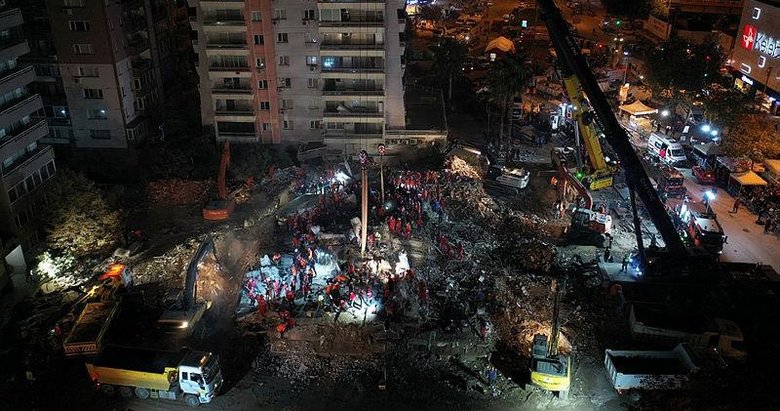 Bakan Kurum İzmir için tarih verdi: 1 ayda binalar yıkılacak