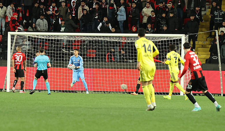 fenerbahce-ceyrek-finalde-gaziantep-fkyi-4-golle-maglup-etti-1772656675081.png
