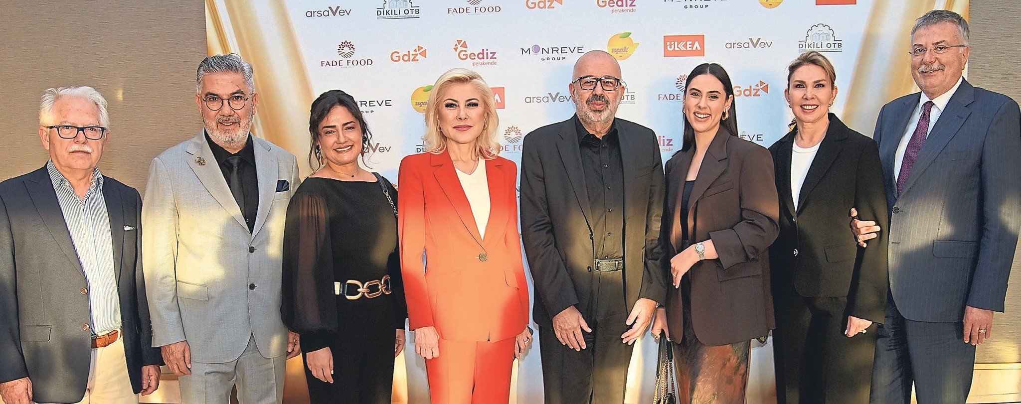 Yeni Asır'dan rengarenk bir gece