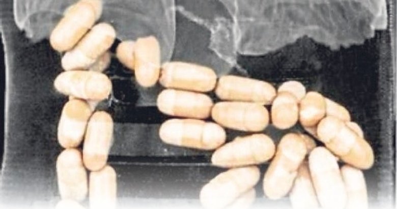 Midelerinde uyuşturucu olan 2 kişi tutuklandı