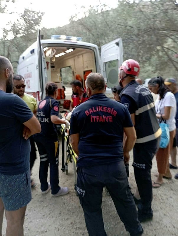 Kanyona düşüp bacağını kırdı, itfaiye ekiplerince kurtarıldı