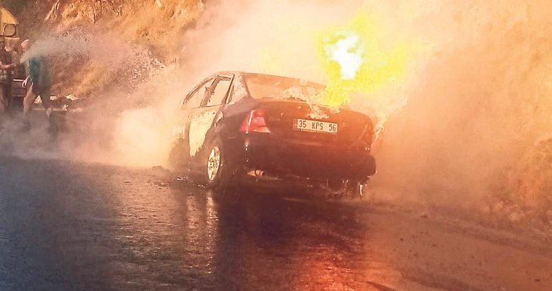 Otomobil ormanlık alanda alev alev yandı