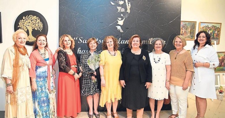 9 Cumhuriyet kadınından Sanatın Işığında sergisi