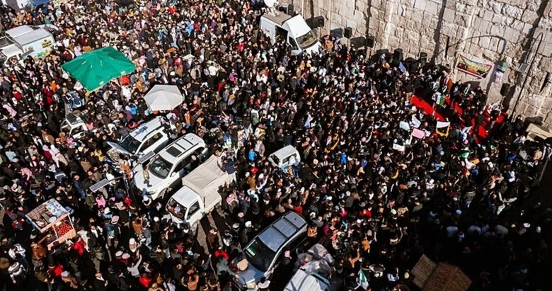 Emevi Camii’nde izdiham: Ölü ve yaralılar var