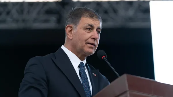 izmire-yakismiyor-kovun-bu-adami-1784227932695.jpeg