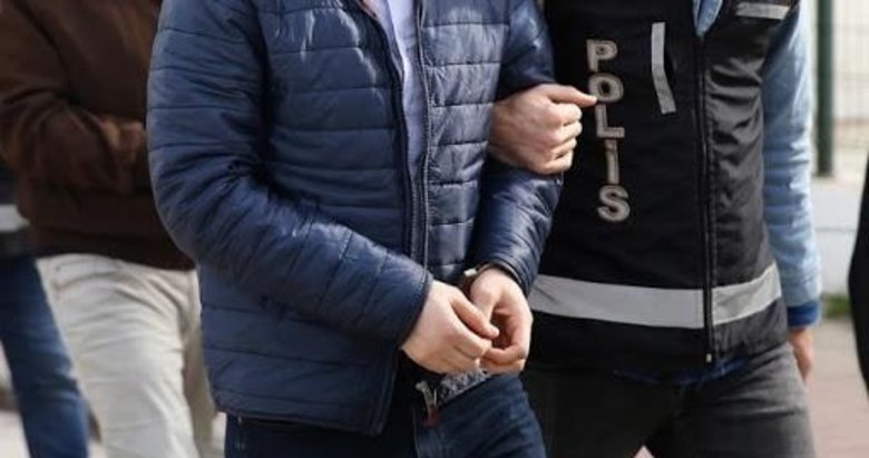 İzmir’de 63 sığınmacıyla yasa dışı geçişi organize ettikleri iddiasıyla 2 zanlı yakalandı
