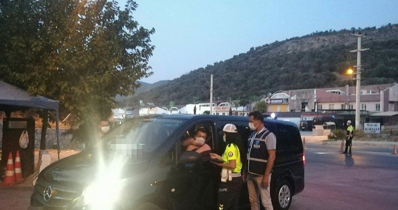 Kuşadası’nda tur otobüslerinde koronavirüs denetimi