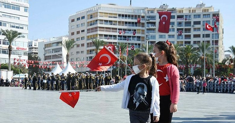 İzmirliler 29 Ekim coşkusuna ortak oldu