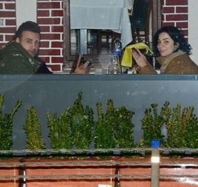 Sevgilisi Erkan Şen’den ayrılan Merve Boluğur ünlü şarkıcıyla objektiflere yakalandı