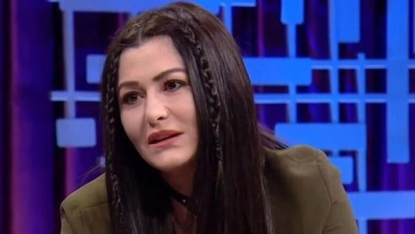 yaprak-dokumu-ozlemi-depresti-bennu-yildirimlar-ve-deniz-cakirdan-olay-poz-1778536760287.jpeg