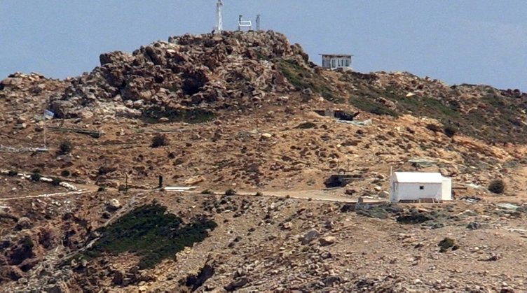 Yunanistan’dan Ege’ye provokasyon! Keçi Adası’ndaki ağır silahlar görüntülendi