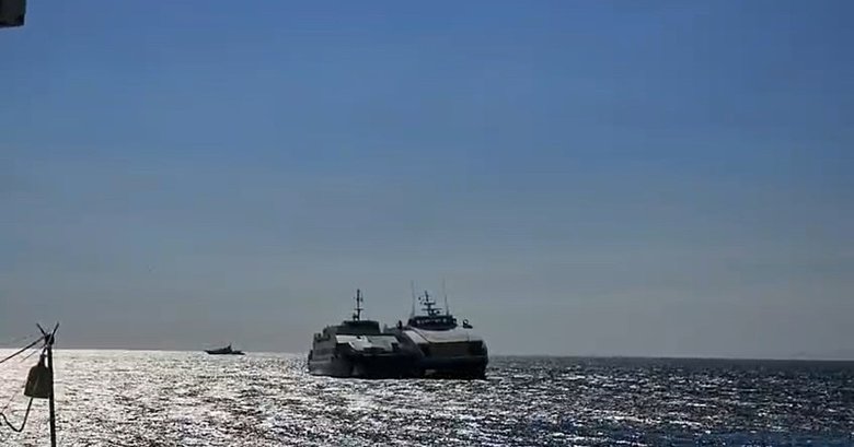 Deniz otobüsü Avşa Adası’nda kayalıklara çarptı