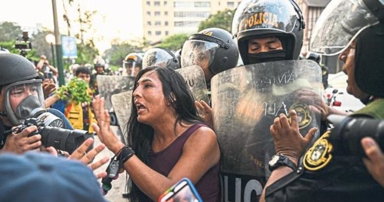 Peru’daki protestolarda 10’u asker 26 yaralı