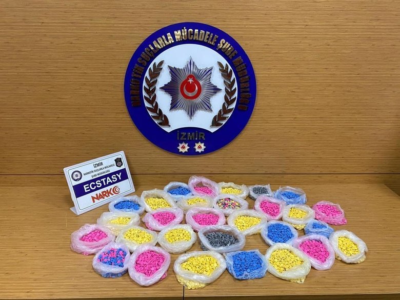 İzmir’de uyuşturucu tacirleri, otoyol gişelerinde enselendi