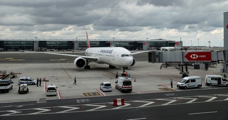 Afganistan’dan tahliye edilen 357 yolcu, İslamabad aktarmalı İstanbul’a getirildi