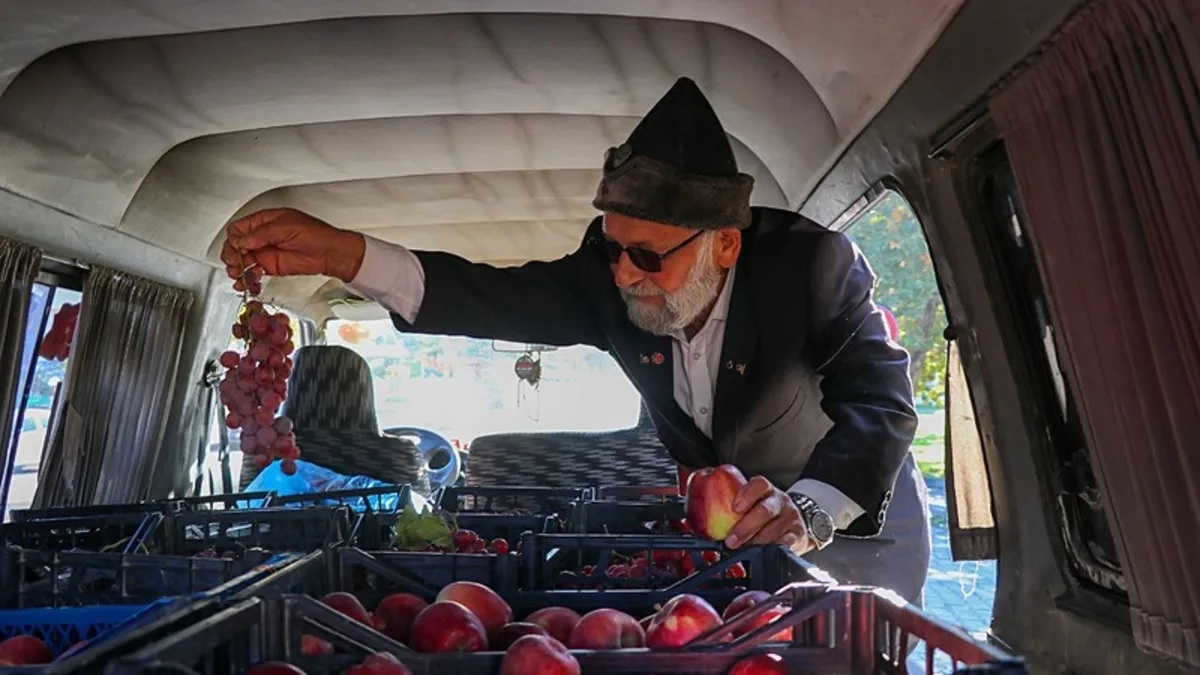 “Elmacı Dede” yine yollarda! Bu seferki durağı: İzmir! Sıradaki rota ise…
