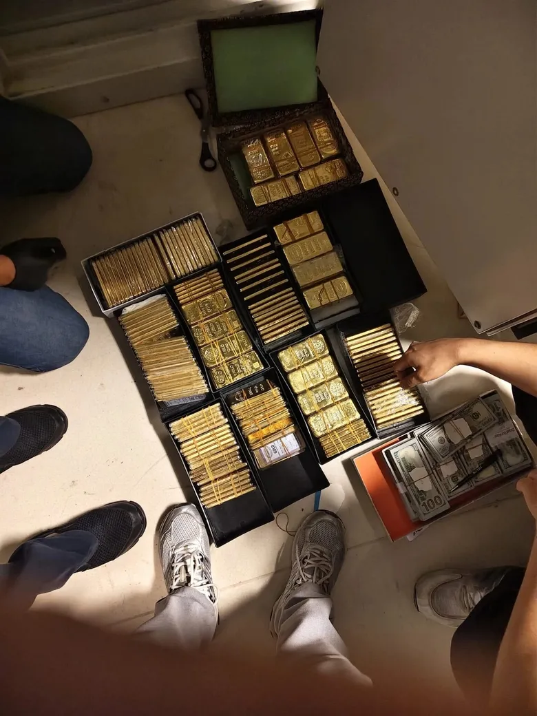kuris-ailesinin-izmir-aciklarinda-adasi-ortaya-cikti-milyon-dolarlik-ada-bakin-1787044817431.jpeg