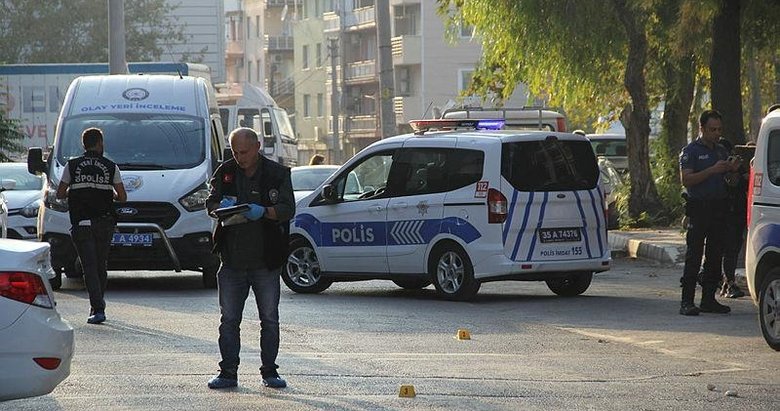 İzmir’de silahlı saldırı! Kaldırımda yürürken araçtan ateş açıldı