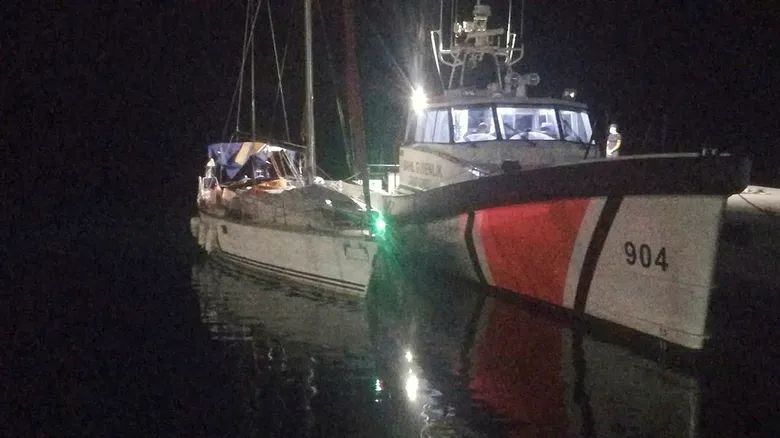 Tekneleri bozulan 150 göçmen kurtarıldı