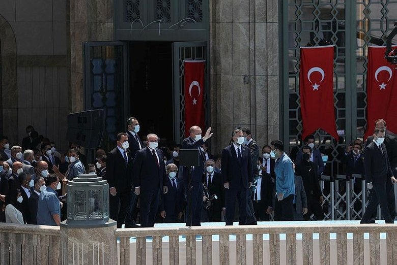 İstanbul’da tarihi gün! Taksim Camii’nde ilk ezan ilk namaz