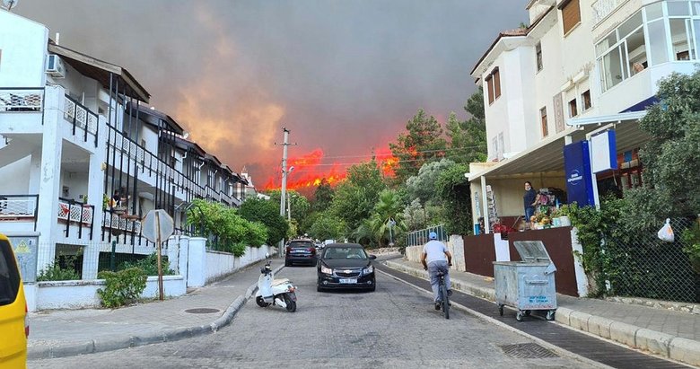 Bir yangın da Marmaris’te çıktı! Yerleşim yerlerini tehdit ediyor
