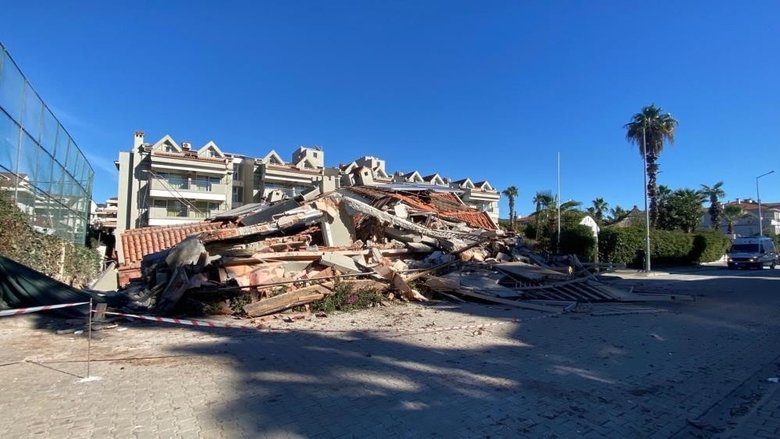 Muğla Marmaris’te panik anlar: Apart otel çöktü