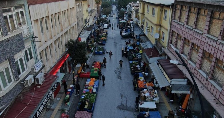 Türkiye’nin en büyüğü İzmir’de: 2 bin tezgah diziliyor! Yüzlerce yıldır her sabah duayla açılıyor