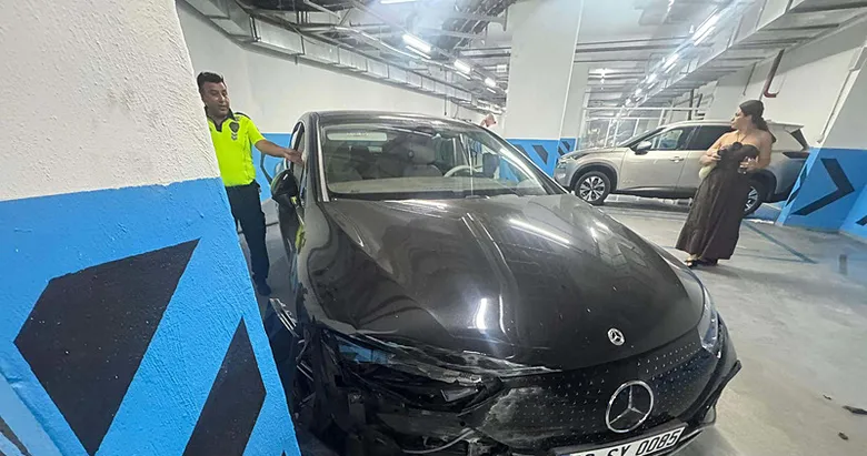 İzmir’de bir vale müşterinin 7 milyon liralık otomobilini perte çıkardı