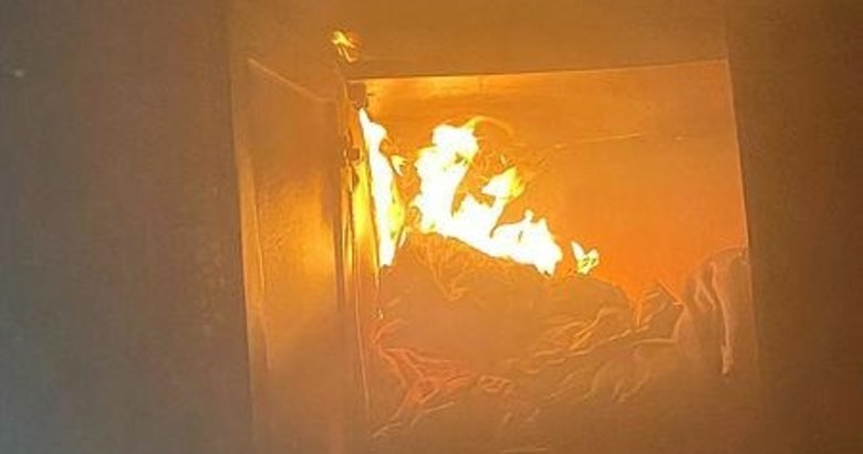 Muğla’da soba bacasından dökülen kurum evi yaktı