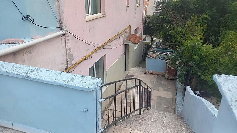 Kiracısını öldürüp kömürlüğe sakladı