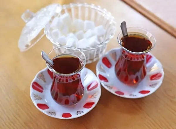 milli-cay-tabagimizin-anlami-nedir-o-motiflerde-gorunenden-cok-daha-fazlasi-var-iste-acem-tabagindaki-7-gizli-1783962498182.jpeg