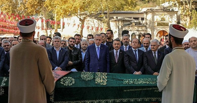 Cumhurbaşkanı Erdoğan, Akbaşoğlu’nun annesinin cenazesine katıldı