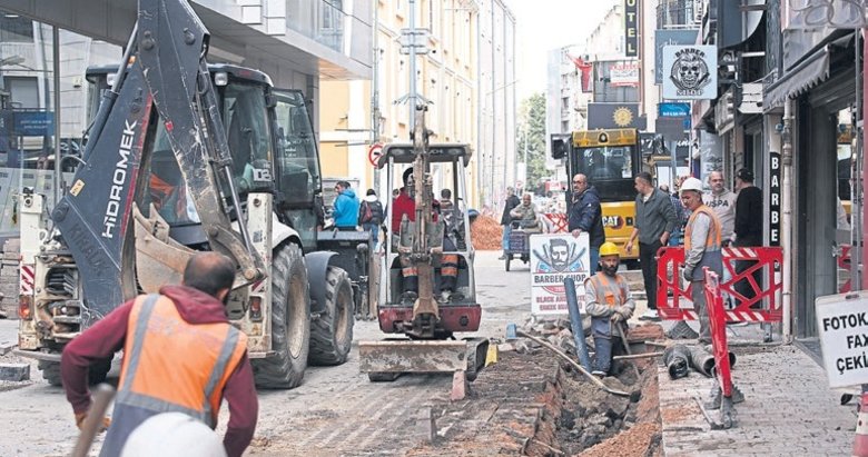 Alsancak’ta bitmeyen altyapı çalışmaları tepki çekiyor