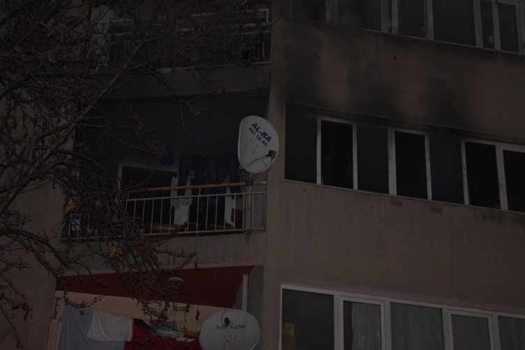 İzmir’de korkutan yangın! 15 kişinin yaşadığı dairede...